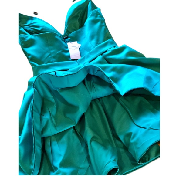 STUNNING GREEN SATIN HALTER COCKTAIL DRESS W/POCK - Picture 6 of 8